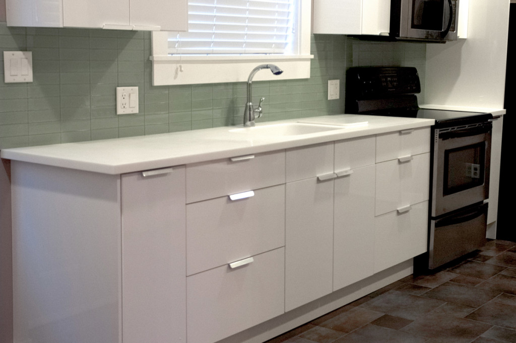 Hi-Macs Artic White Kitchen countertops with Integral Sink
